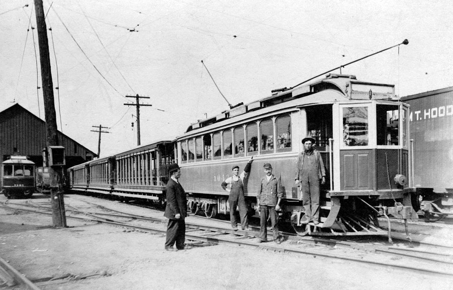 Before the Type 2 MAX cars, stairs had always been the only way to get on to a  rail car. This picture is from circa 1910.